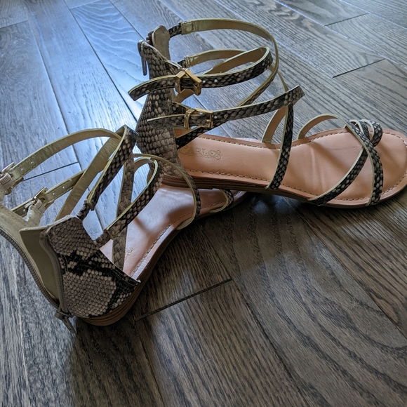 Sandals - Picture 4 of 4